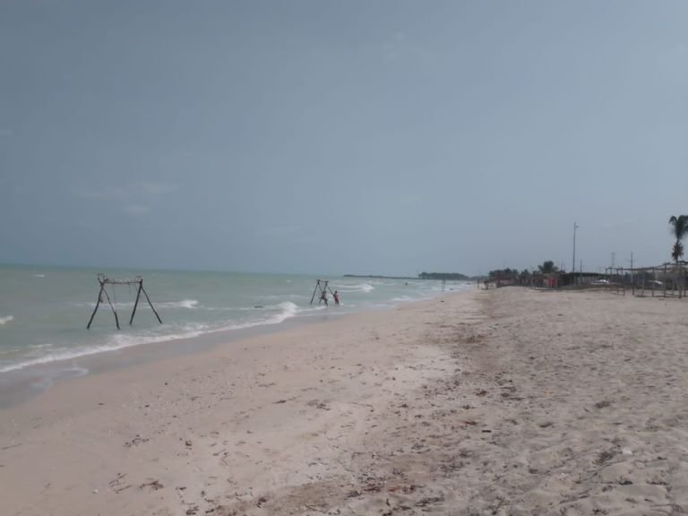 Strong winds and intense waves on the Yucatán coast