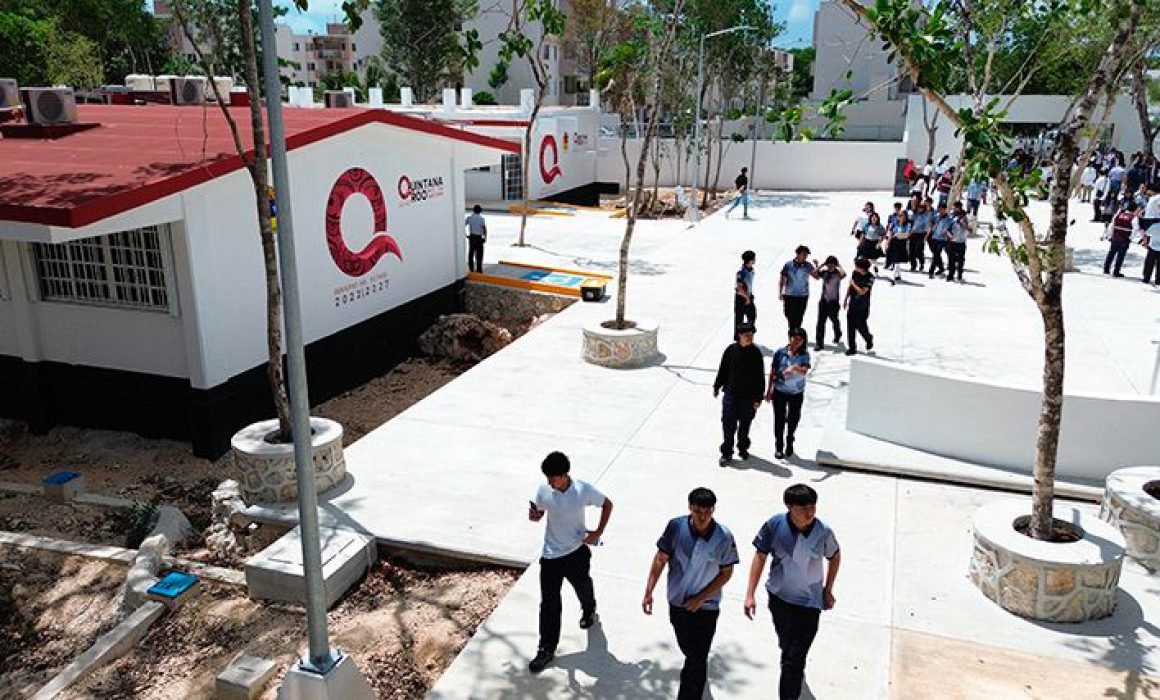 Students returning to classrooms in Quintana Roo after holiday break