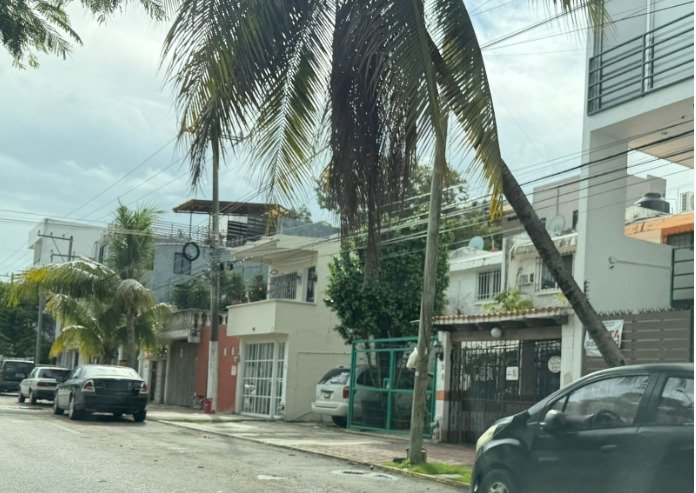 Police and forensic personnel at the Tohoku subdivision in Playa del Carmen where a body was found