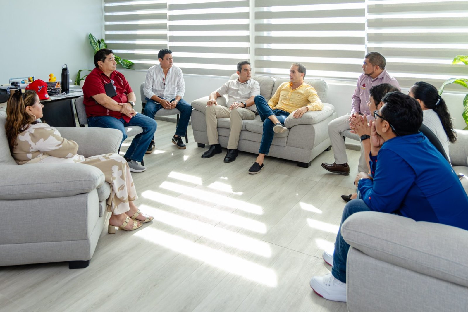 Municipal authorities and taxi union representatives meeting in Tulum to discuss mobility improvements