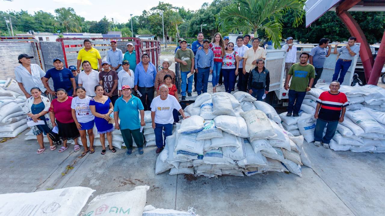 Tulum municipality officials delivering beekeeping and livestock supplies to local producers