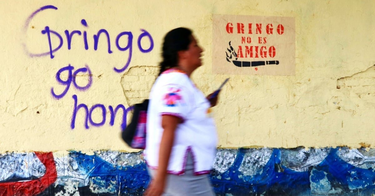 Illustration representing the concept of Tulumization in Mexican cultural spaces