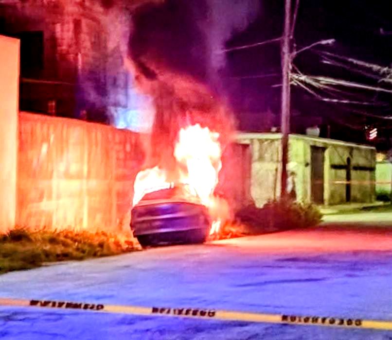 Two vehicles set on fire in different locations in Cozumel