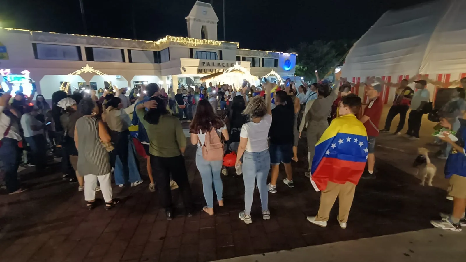 A group of Venezuelans celebrating in Playa del Carmen's Plaza 28 de Julio