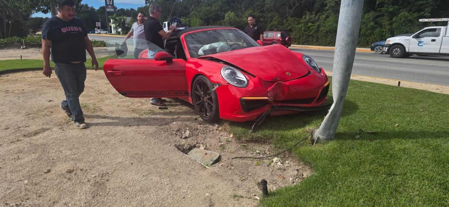 A damaged Porsche sports car after crashing into a pole on Federal Highway 307 in Playa del Carmen