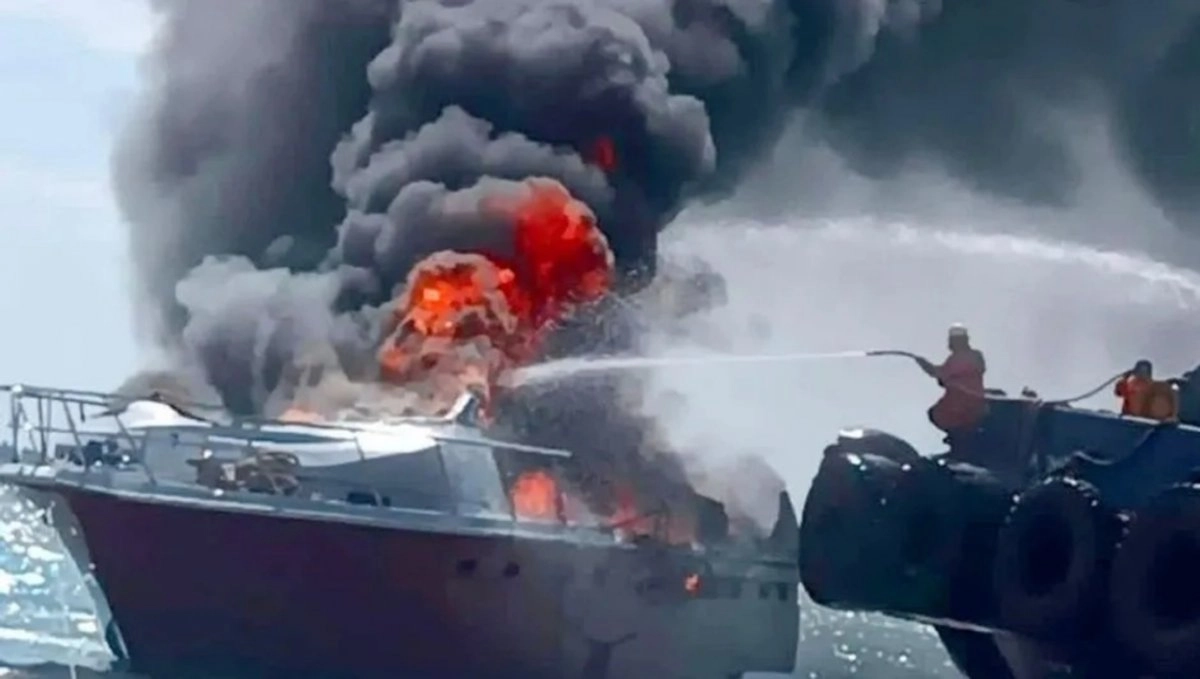 The yacht Twist Party II completely consumed by flames in the waters off Puerto Progreso, Yucatán.