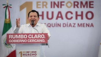 Yucatán Governor Joaquín Díaz Mena delivering his first government report in Mérida
