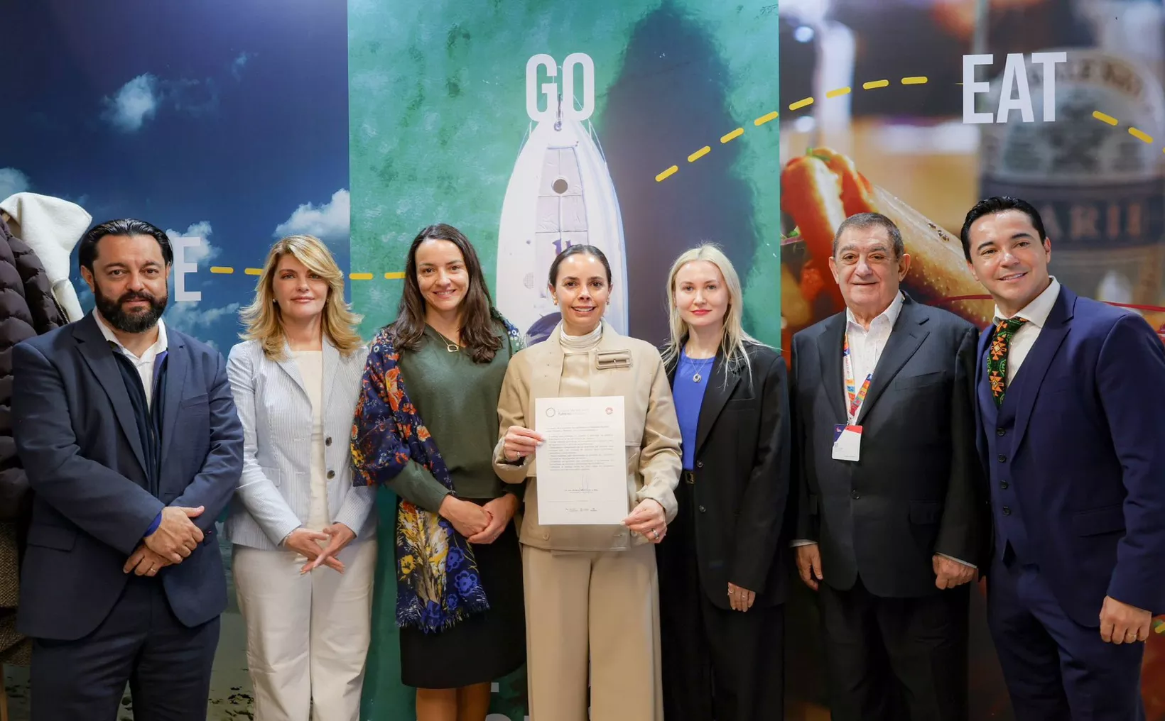 Officials signing the Zero Waste agreement for Cancún with UN Tourism and UN Environment representatives