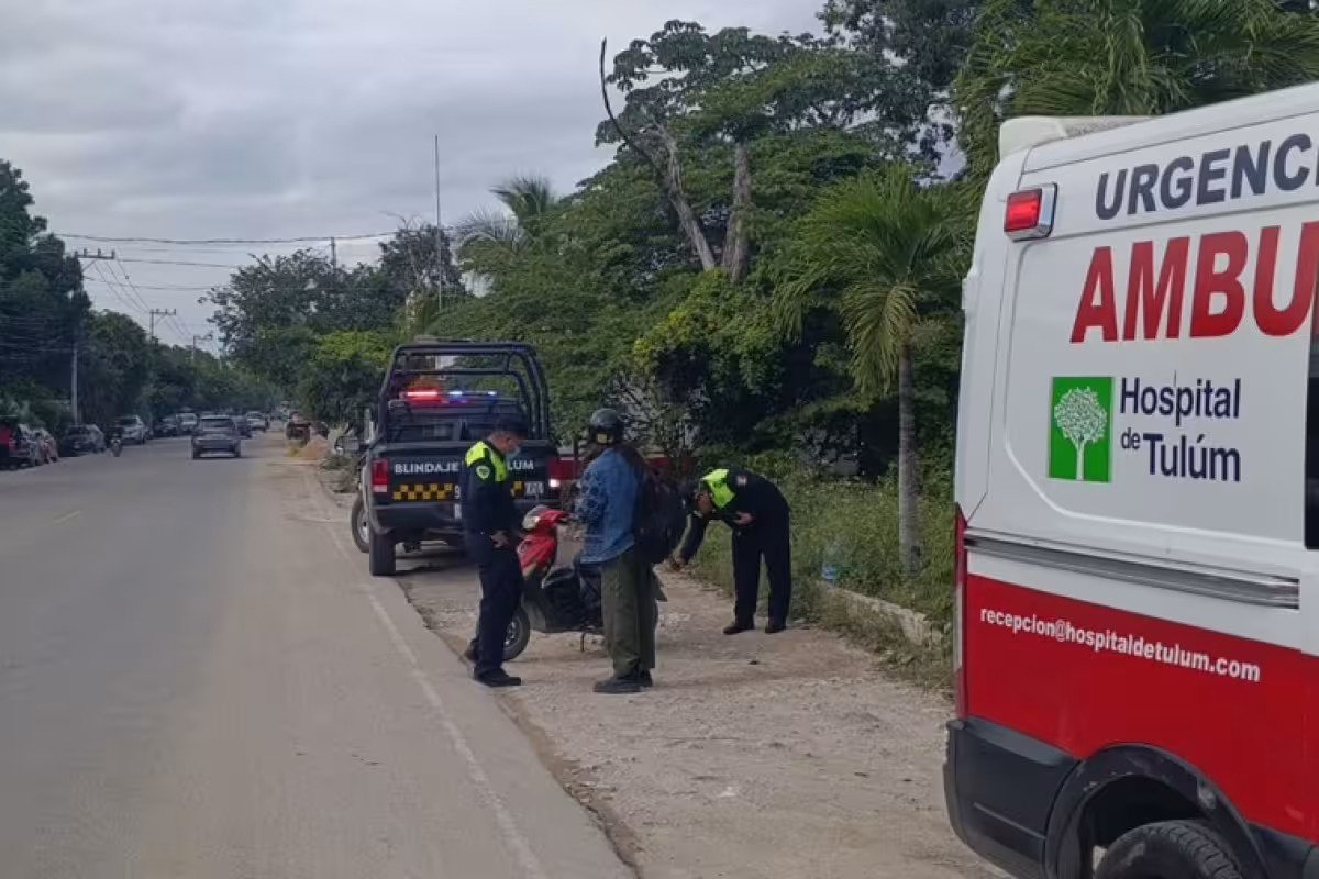 Two women lying on the asphalt after a motorcycle accident on Kukulcán Avenue in Tulum