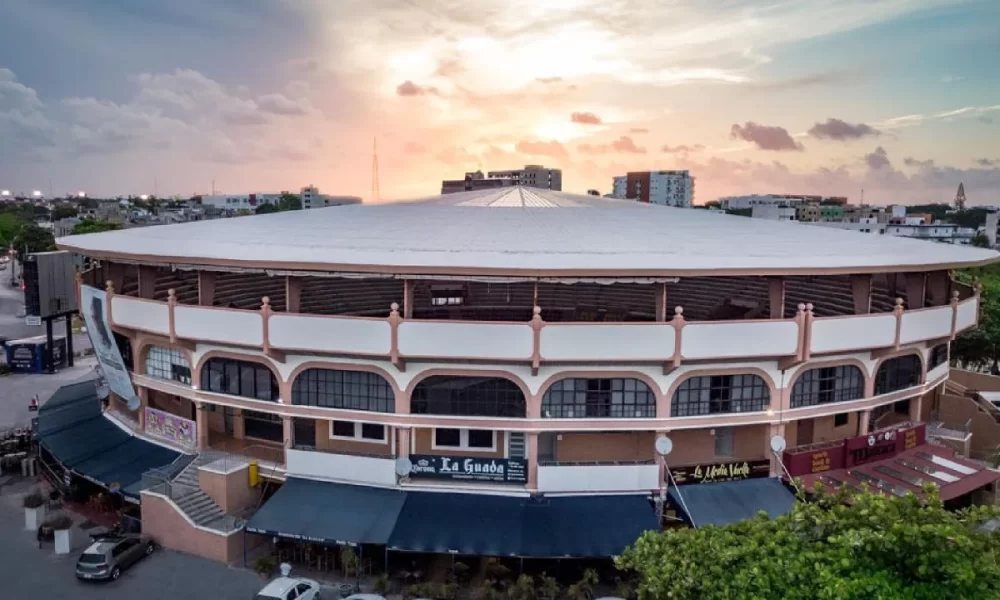 Exterior view of Plaza de Toros Cancun bullring building