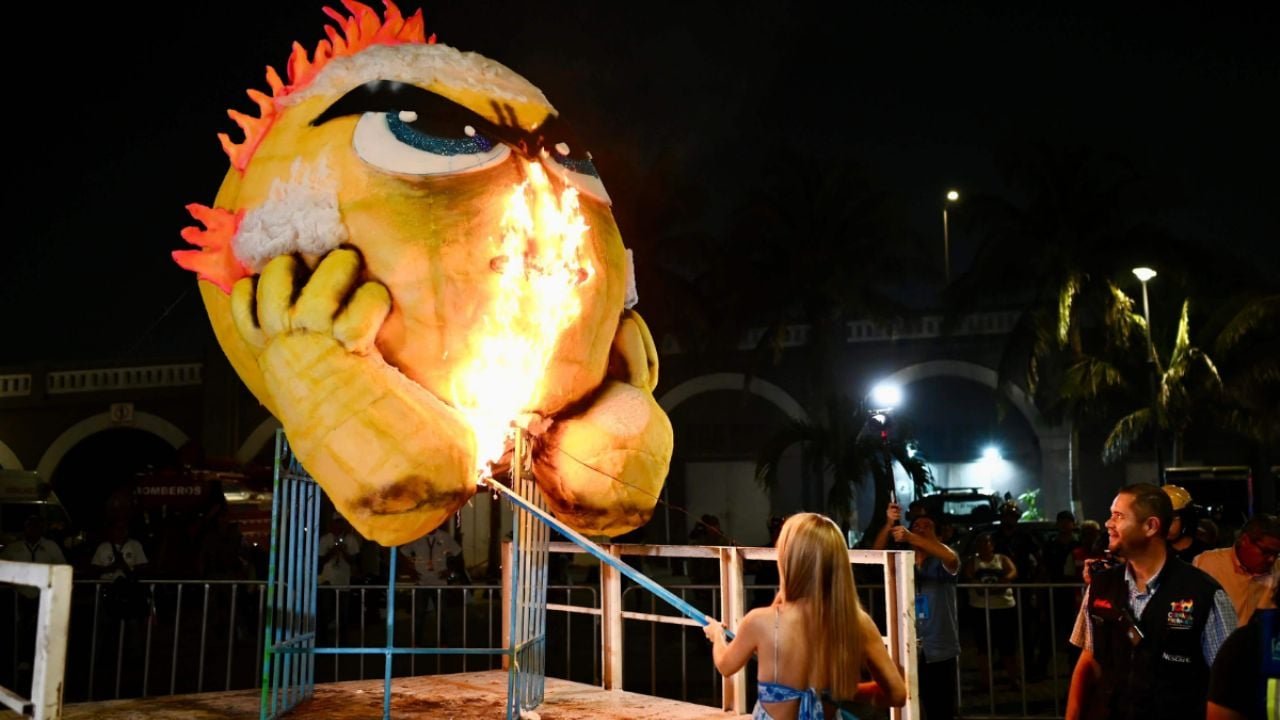 A giant effigy burns during Cancún's Burning of Bad Mood ritual at Plaza de la Reforma
