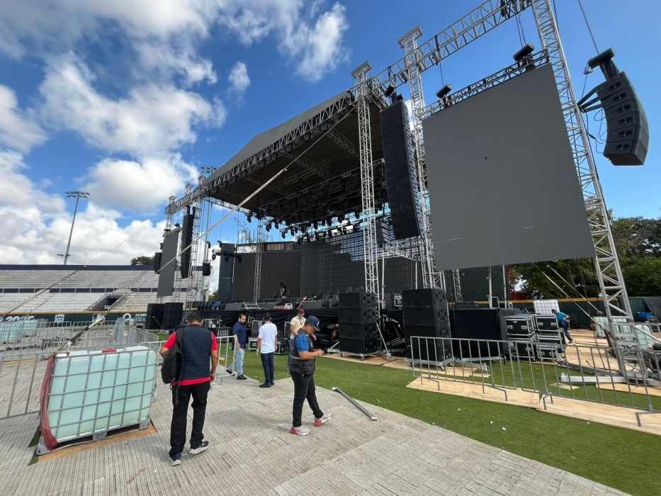 Officials and security personnel at Beto Ávila Stadium in Cancún ahead of the Carnival 2026 closing event