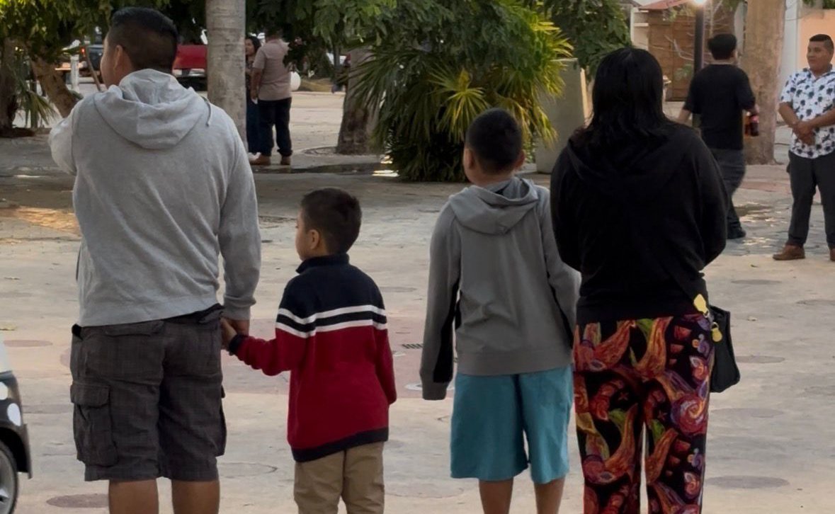 A cold weather scene in Cancun, Quintana Roo, with people bundled up
