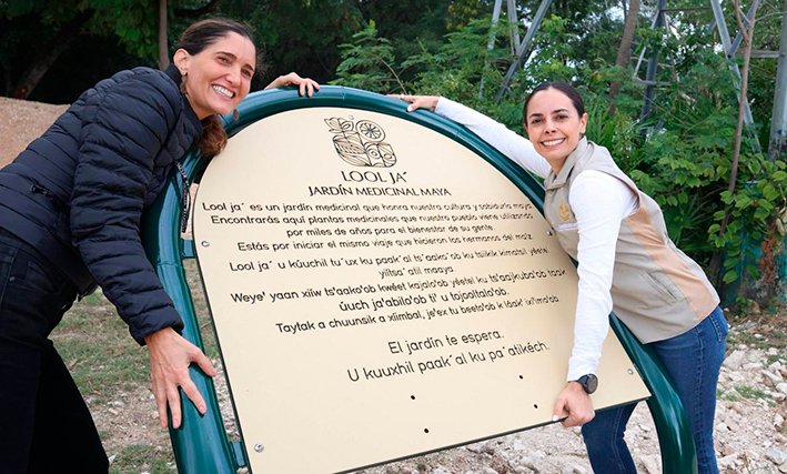 Mayor Ana Paty Peralta tours the new Maya Medicinal Garden Lool Jaa in Cancún's Parque de la Equidad