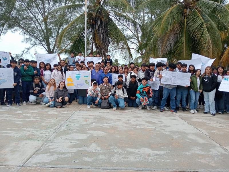 Students in Celestún, Yucatán, participate in a workshop on marine mammal stranding response.