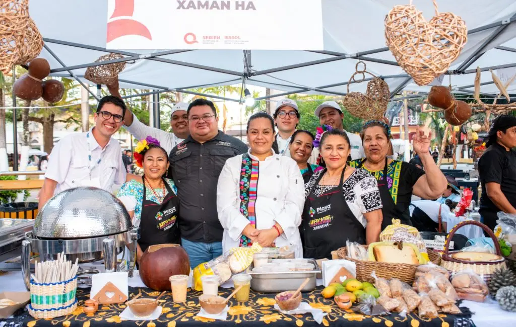 Mayor José Luis Chacón with chefs at the 5th Caribbean Mexican Gastronomic Festival in Cozumel
