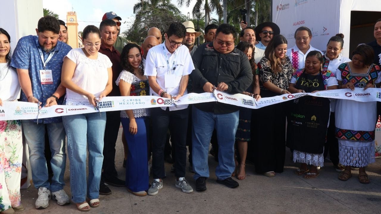 Chefs and attendees at the Cozumel Gastronomic Festival in Quintana Roo