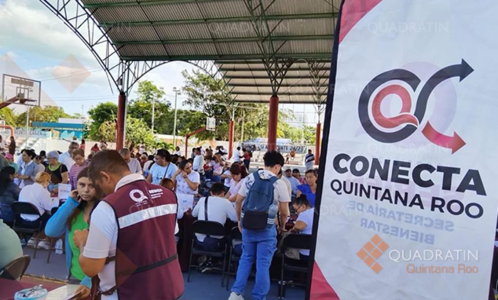 SIM cards being distributed as part of the Conecta Quintana Roo free internet program