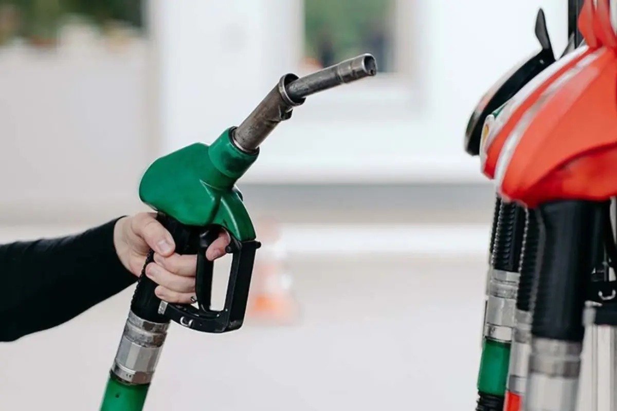 Map showing gasoline prices across Mexican states, highlighting Quintana Roo as the most expensive and Tamaulipas as the cheapest.