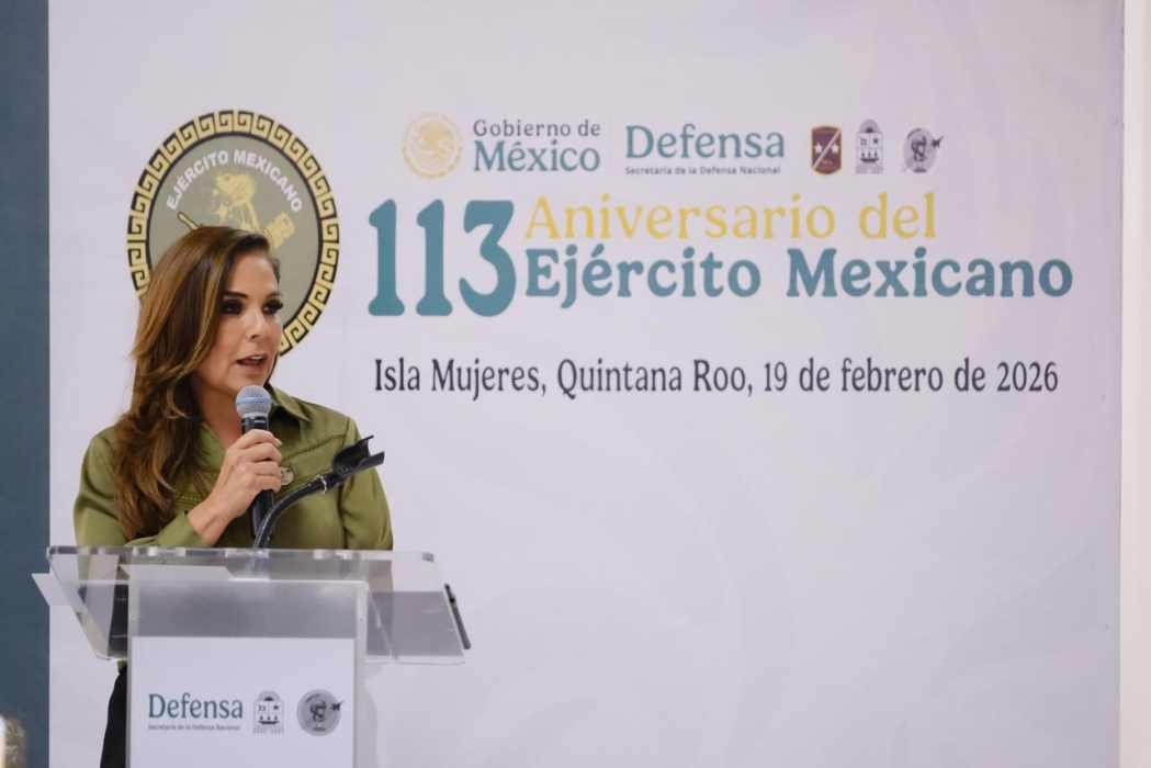 Governor Mara Lezama speaking at a ceremony honoring the Mexican Army in Quintana Roo