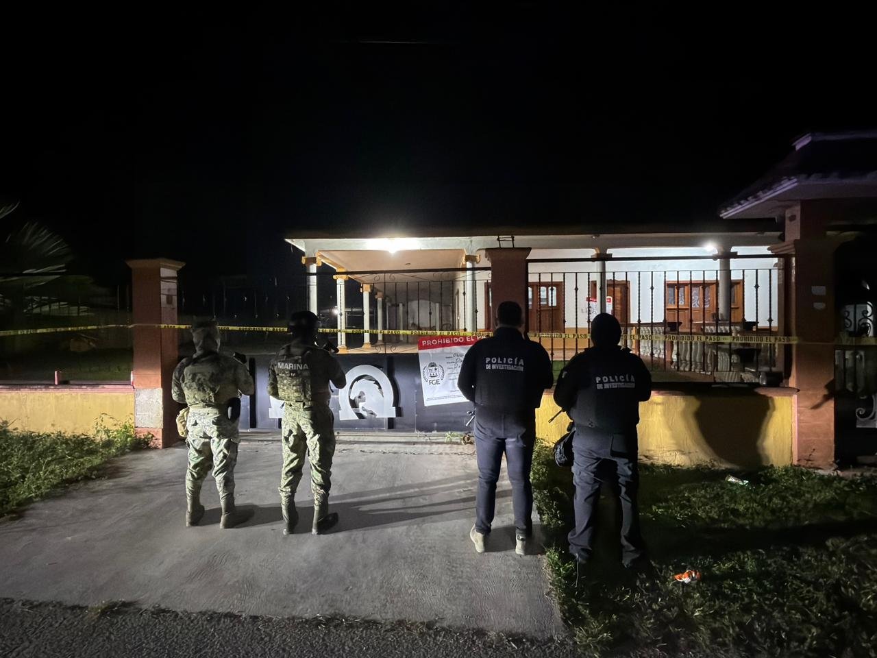 Police and officials at a highway blockade operation in Quintana Roo, Mexico