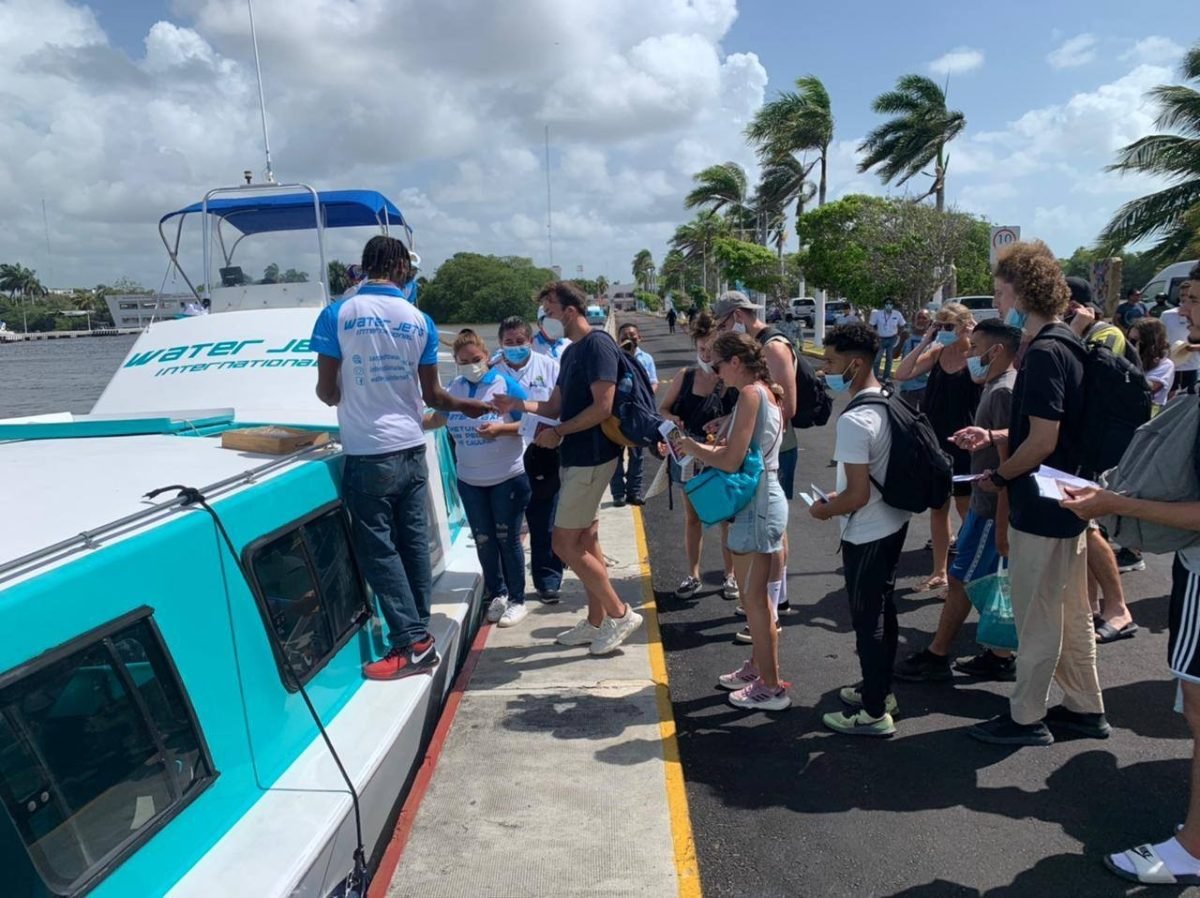 A hotel lobby in Chetumal, Quintana Roo, showing empty seating areas