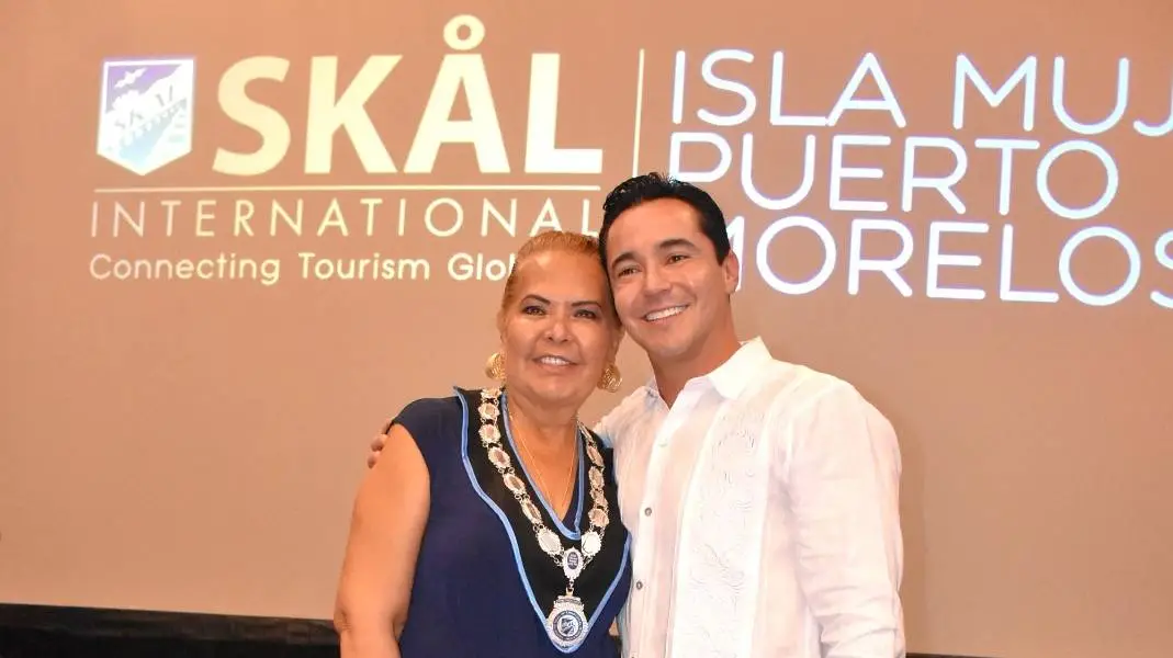 Irma Alviso Rentería, new president of Skål International Club 723, at her inauguration ceremony