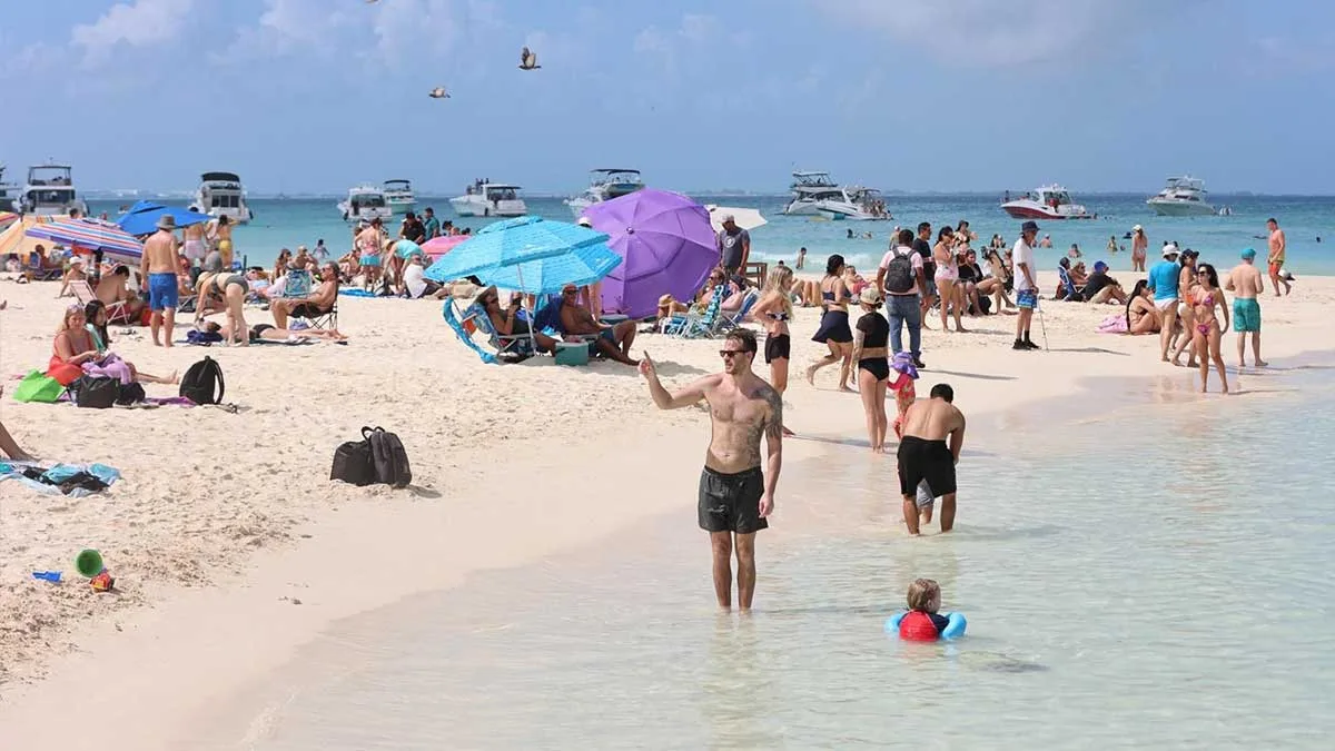 A view of Isla Mujeres showing tourism activity and hotel occupancy