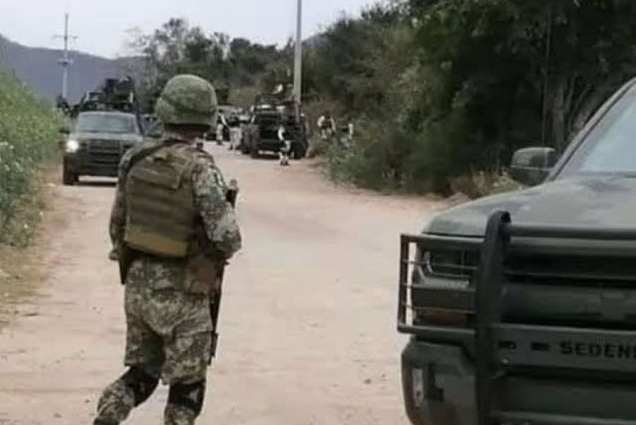 Law enforcement vehicles and personnel at the scene of a shootout in Limones, Bacalar