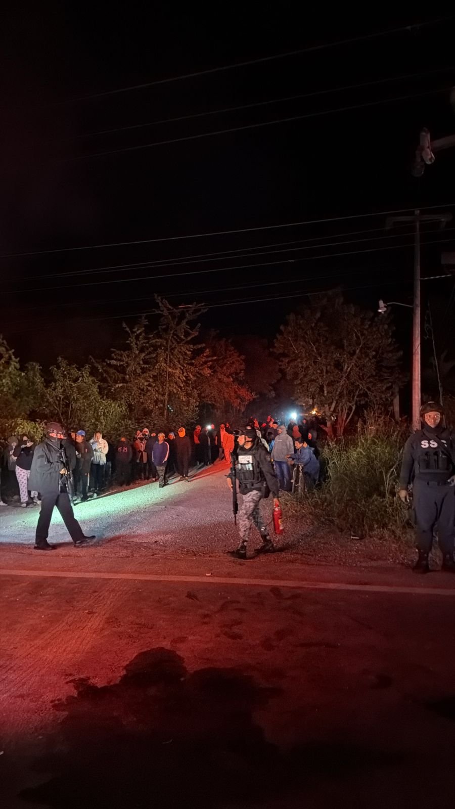 Residents gathered on Federal Highway 307 during a protest in Limones, Bacalar