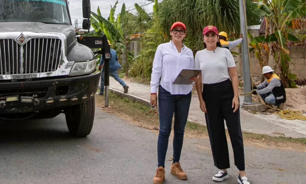 Felipe Carrillo Puerto Mayor Mary Hernandez inspecting street lighting installation work.