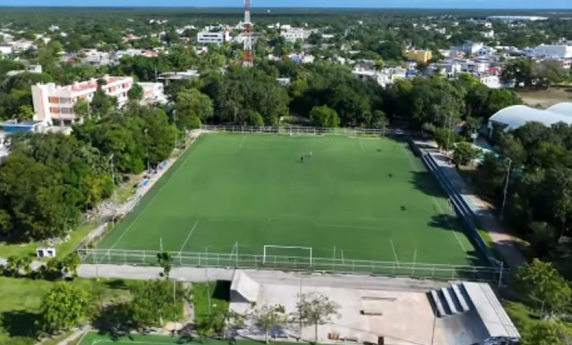 Mayor Diego Castañón during a supervision tour of the Tulum Sports Complex rehabilitation project