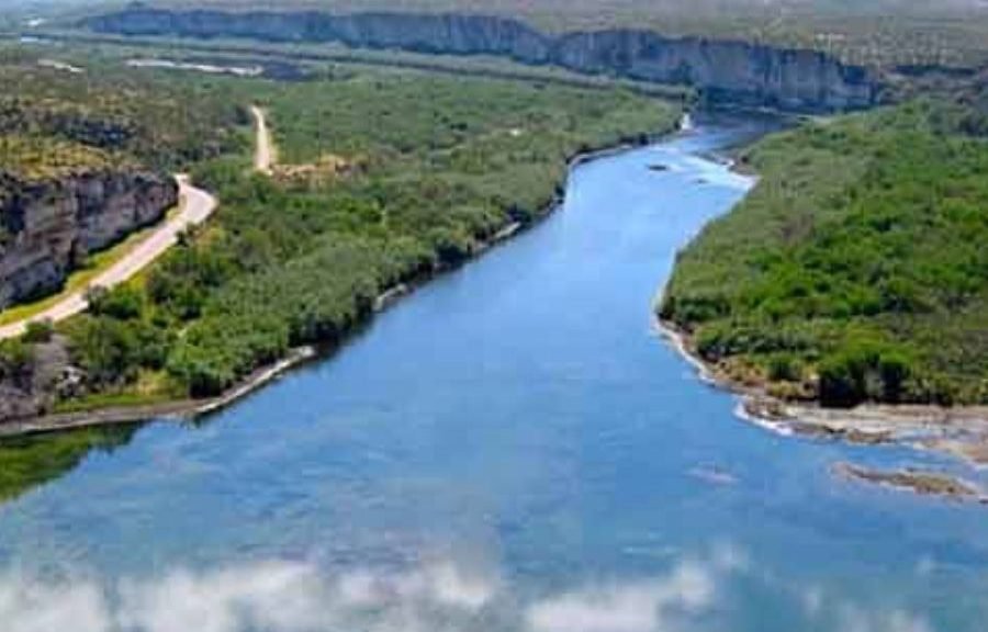 Officials from Mexico and the United States signing the water agreement document