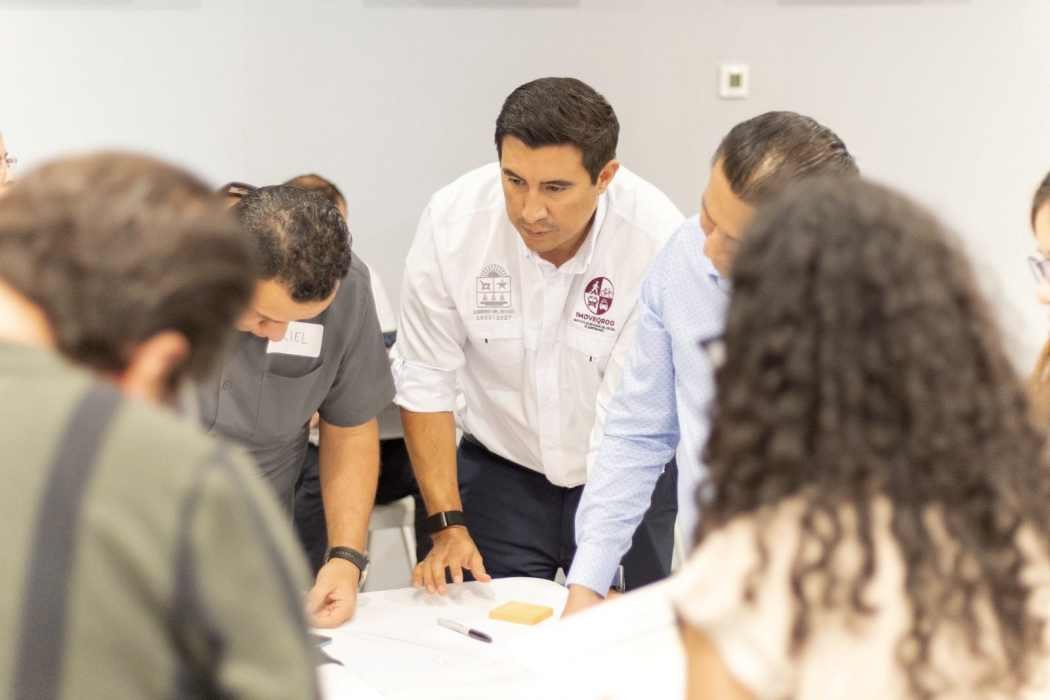 Officials and staff participate in a workshop to develop a sustainable mobility plan for the Cancún and Isla Mujeres metropolitan area.