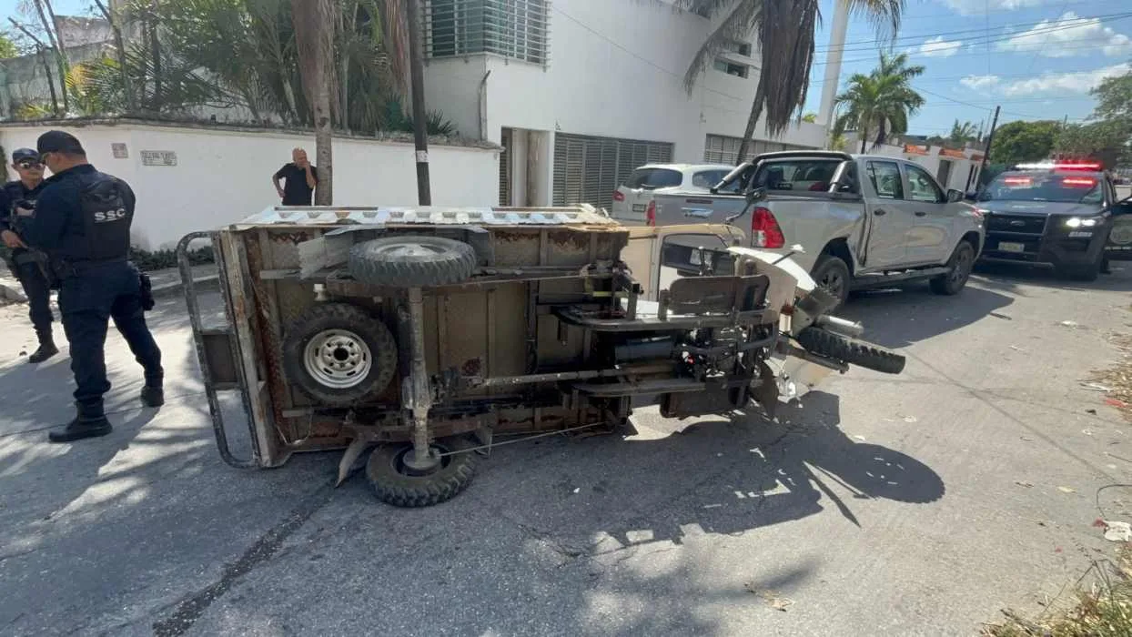Emergency personnel and damaged vehicles at the scene of a motorcycle and pickup truck collision in El Pedregal, Playa del Carmen