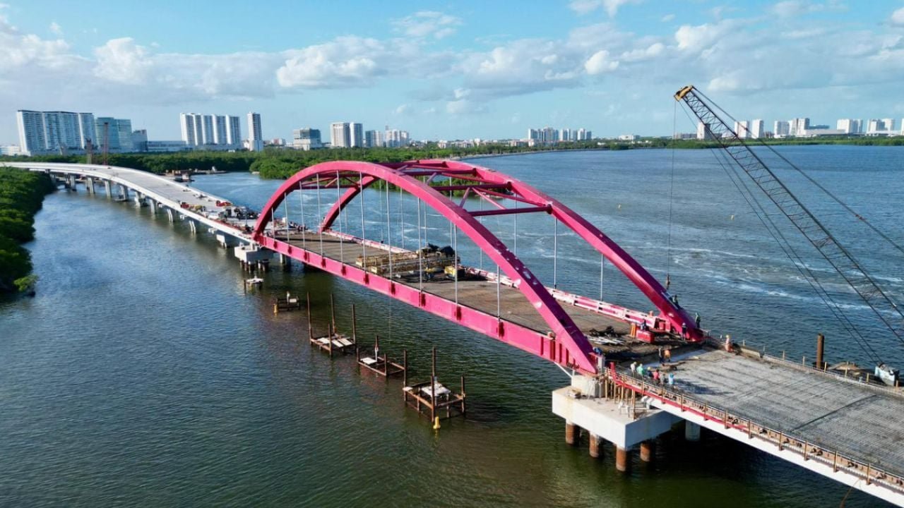 Aerial view of the Nichupté Bridge under construction in Cancún, Mexico