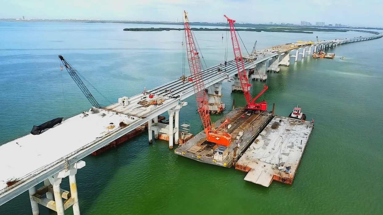 Construction workers installing beams on the Nichupté Bridge in Cancún