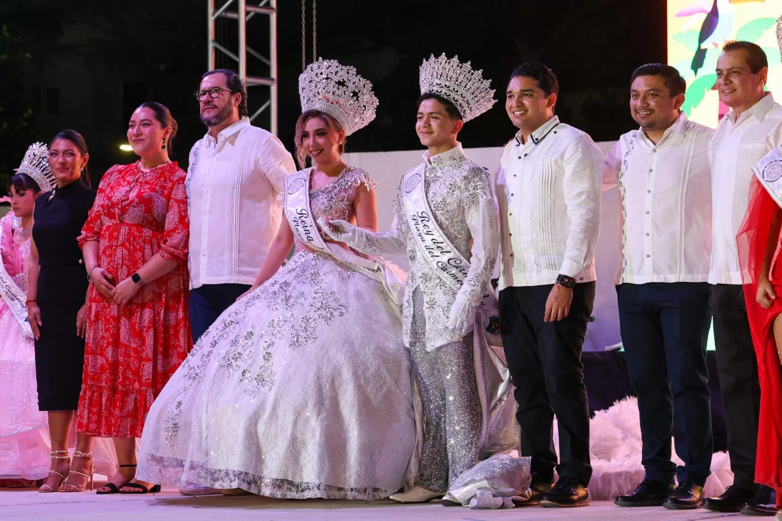 Crowd and performers at the Playa del Carmen Carnival 2026 opening ceremony in Plaza 28 de Julio