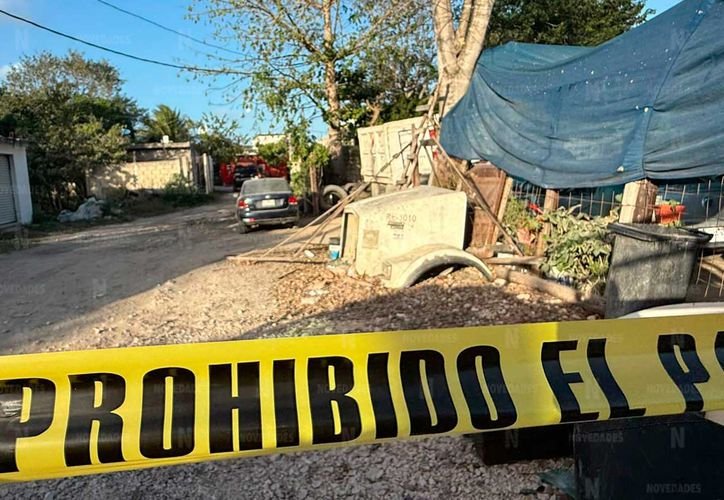 Police and emergency services at the scene of a shooting in Playa del Carmen's In House neighborhood