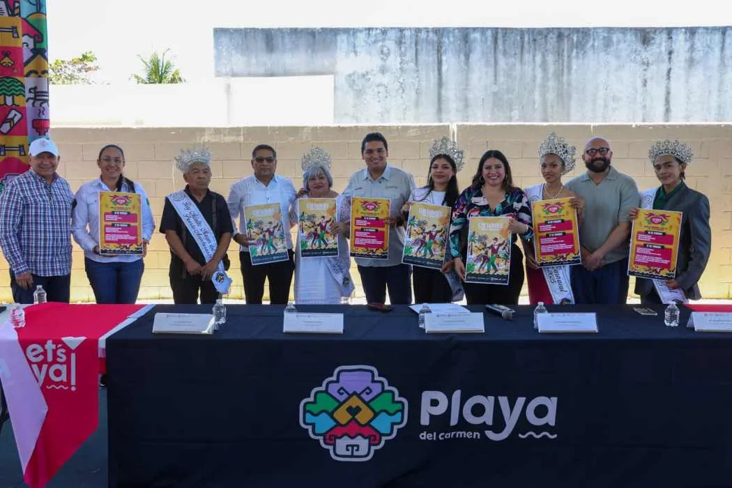 Officials present the Puerto Aventuras 2026 carnival program at a press event