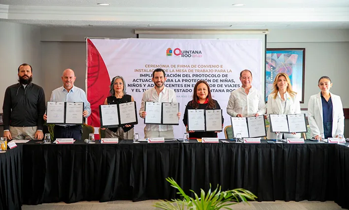 Officials signing child protection agreement in Playa del Carmen