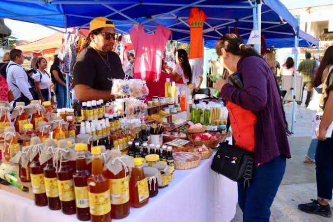A scene from a food festival in Quintana Roo, showcasing local cuisine and vendors