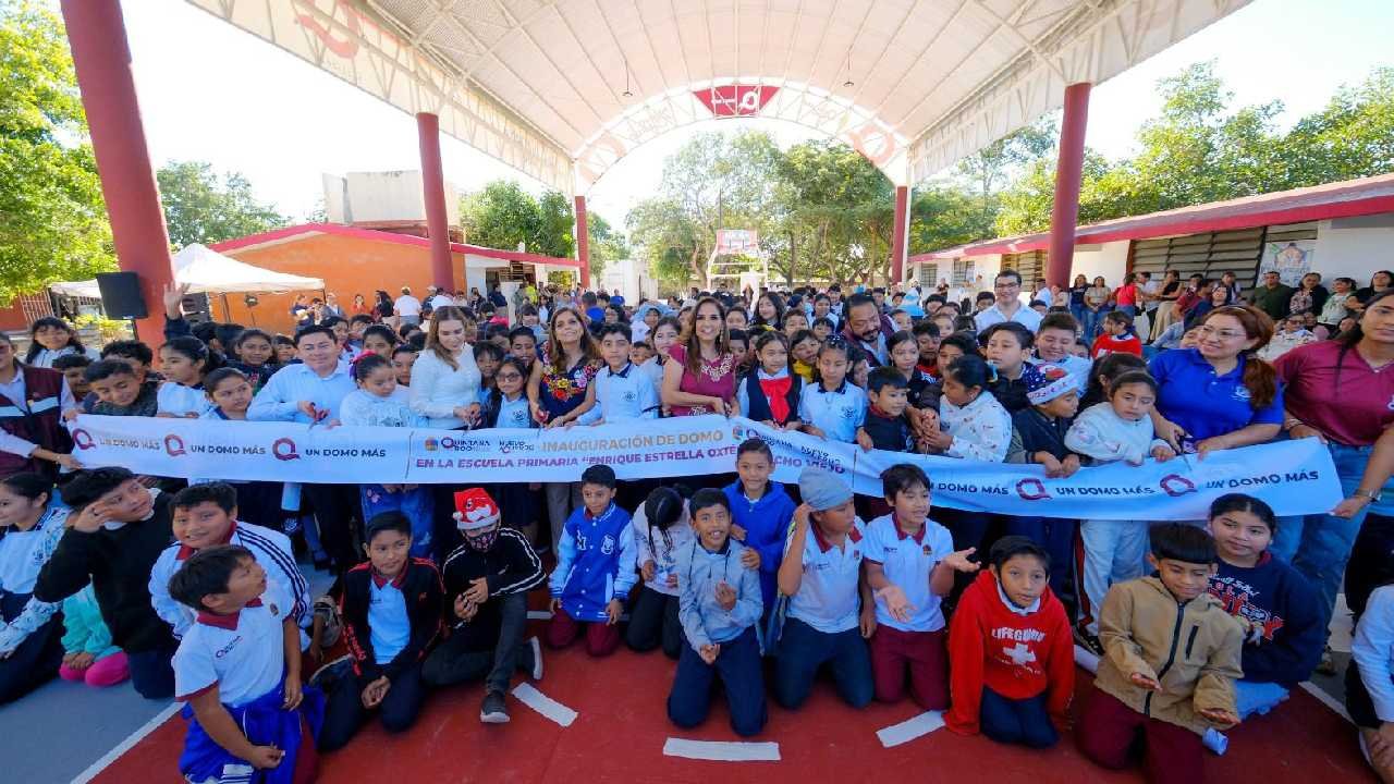 Governor Mara Lezama Espinosa inaugurates the new covered dome at Enrique Estrella Oxte Primary School in Rancho Viejo, Quintana Roo.