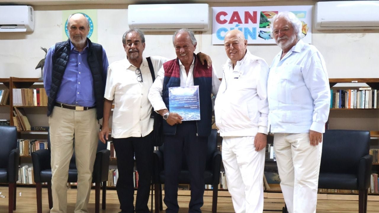 Architect Román Rivera Torres presenting his autobiographical book about the creation of Puerto Aventuras