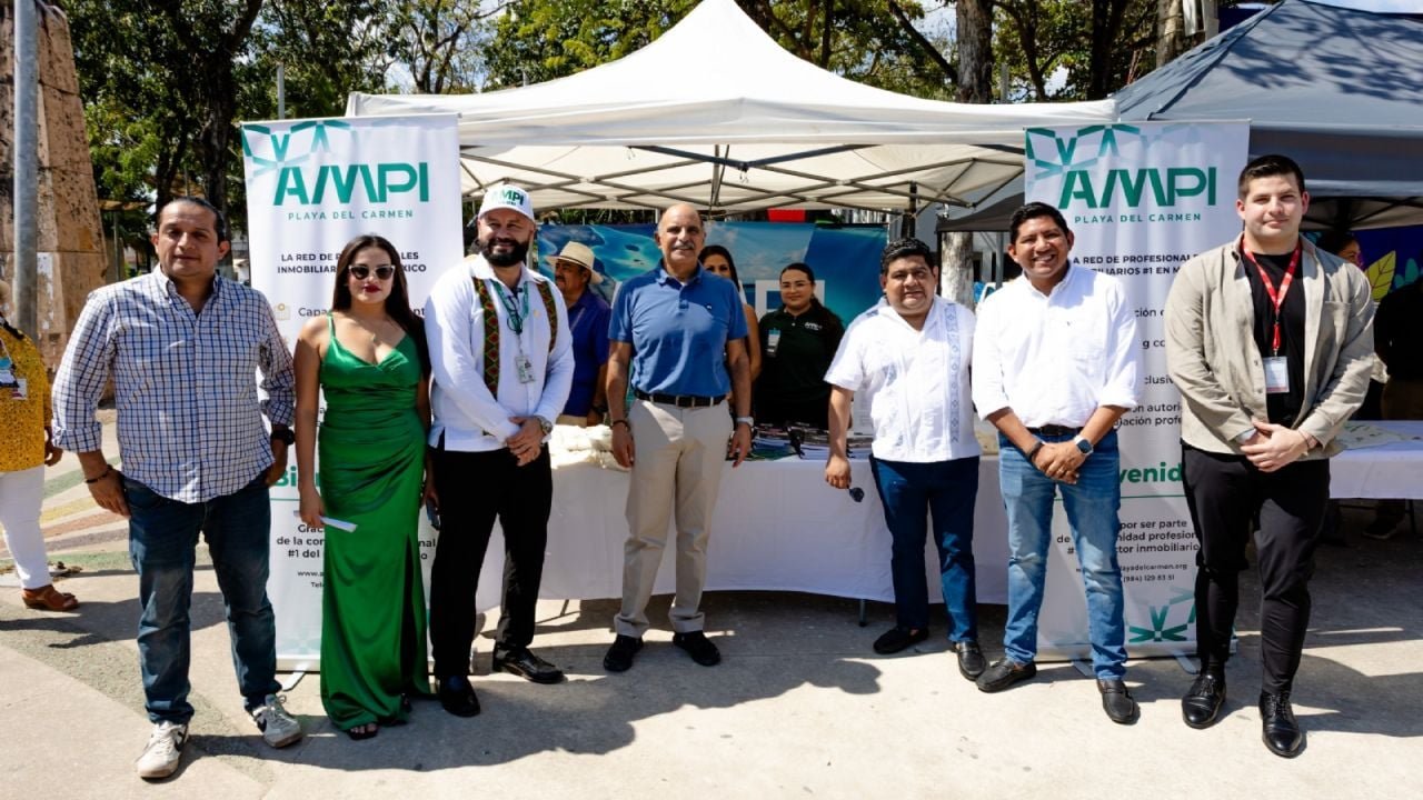 Crowd of attendees at the Tulum Real Estate Fair in the municipal plaza