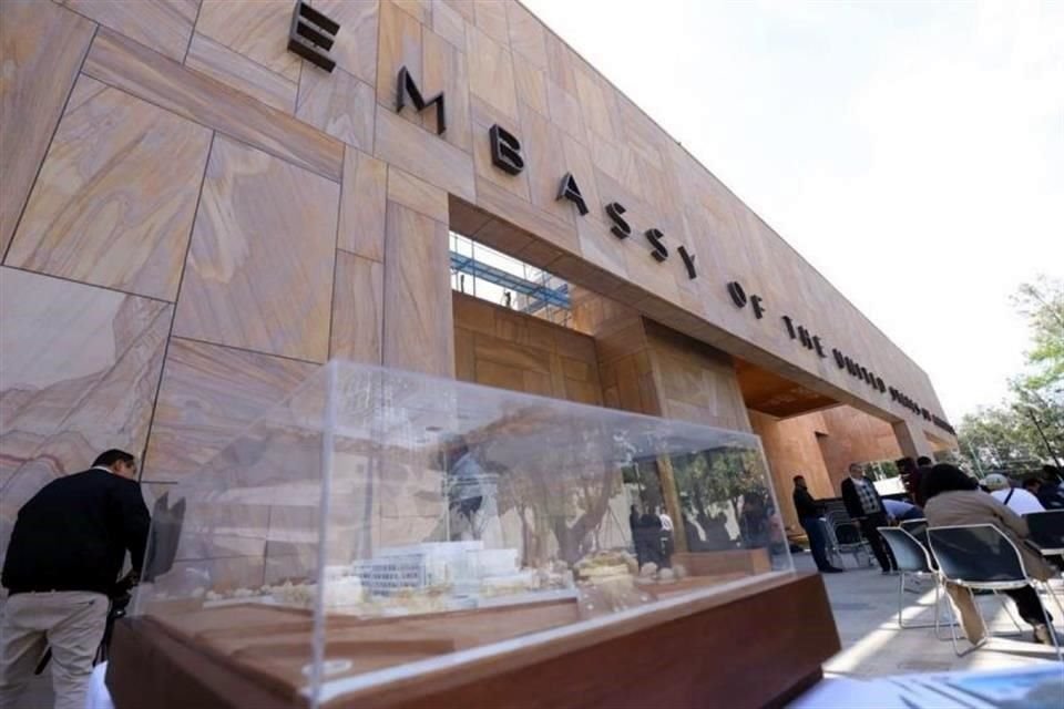 Exterior view of the U.S. Embassy in Mexico building