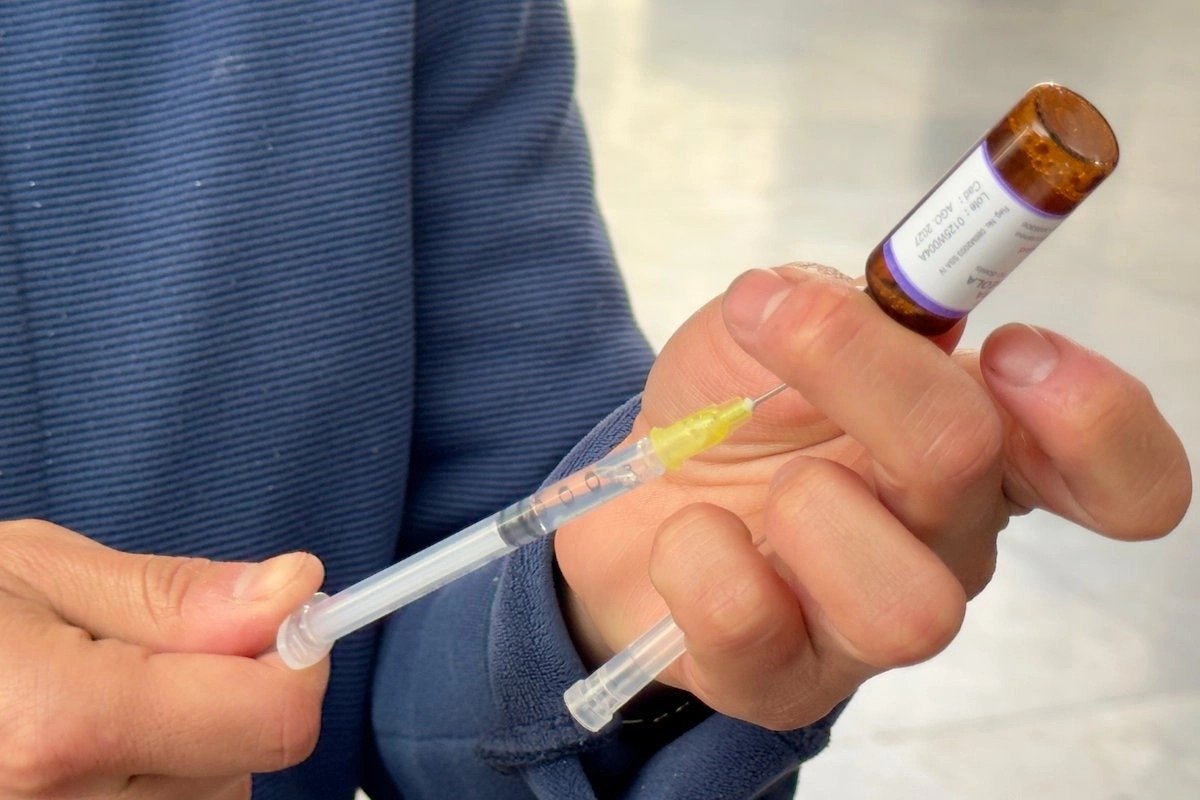 Long lines of people waiting for measles vaccines at a shopping plaza in Chetumal, Quintana Roo