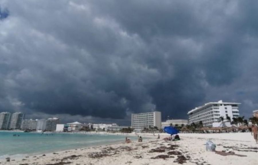 Map showing weather conditions across Mexico with highlighted coastal areas