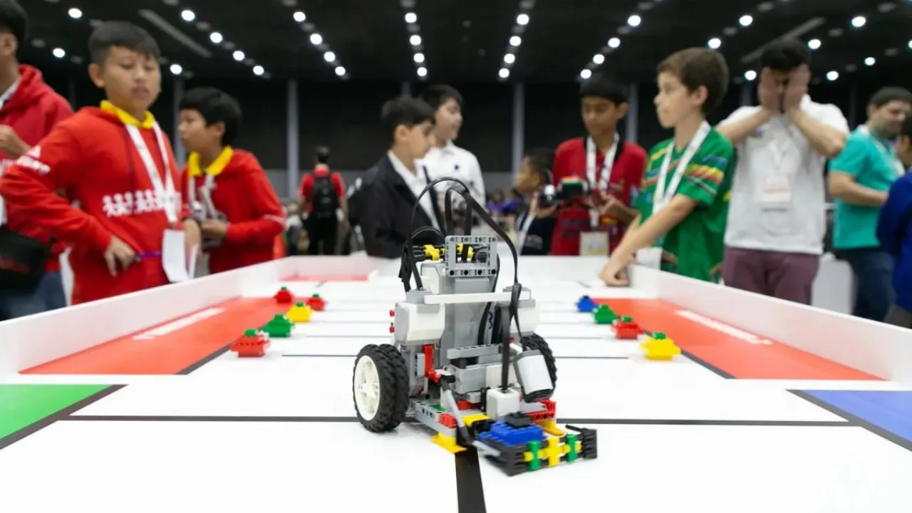 Students participating in a robotics competition in Quintana Roo
