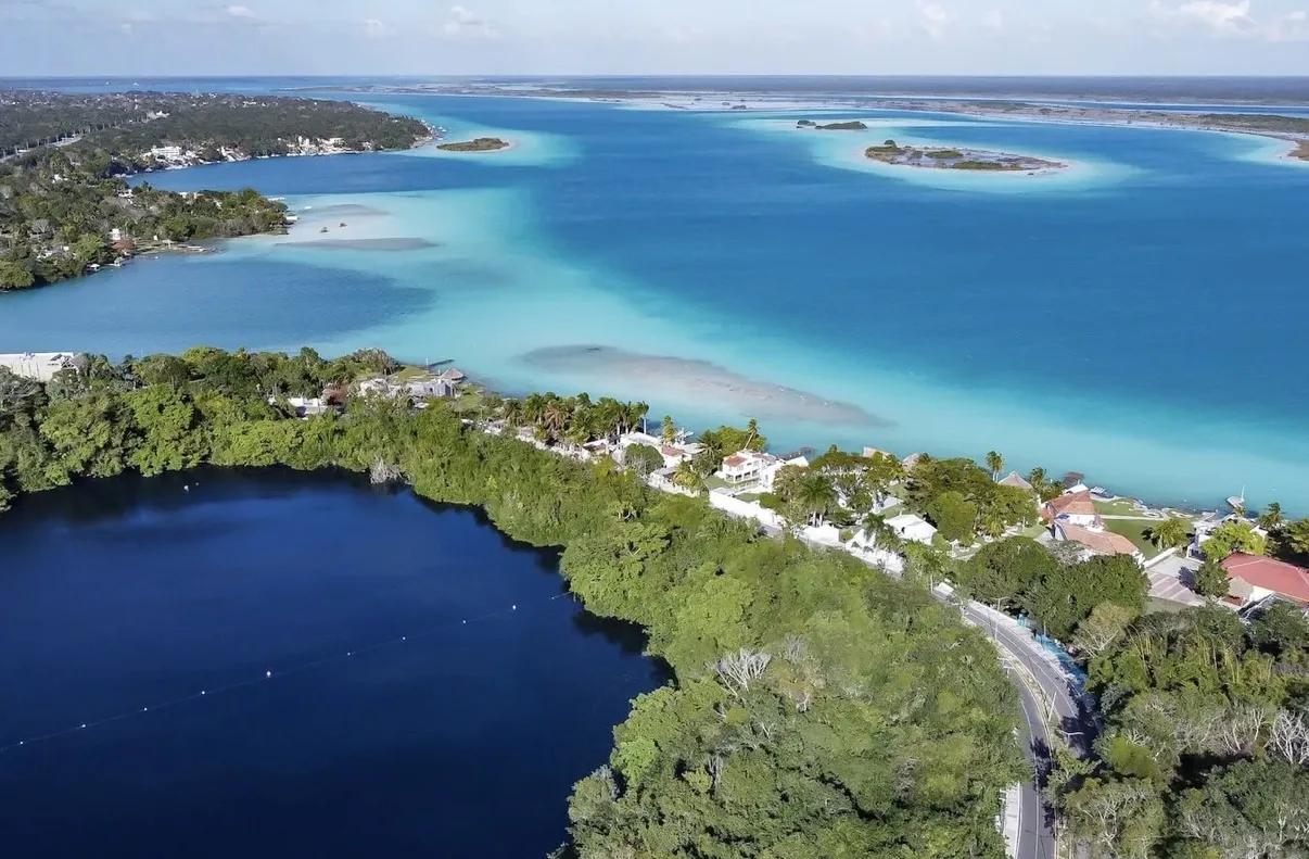 Enrique Bautista, president of the Bacalar Hotel and Restaurant Association, speaking about tourism regulation